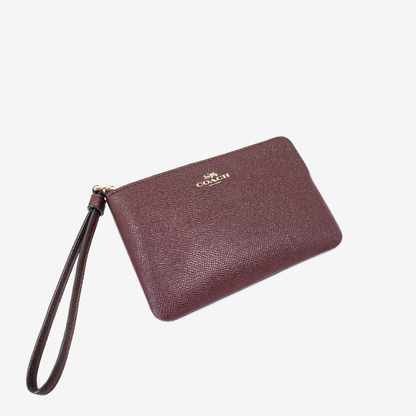 Coach Corner Zip Wristlet - Burdeos